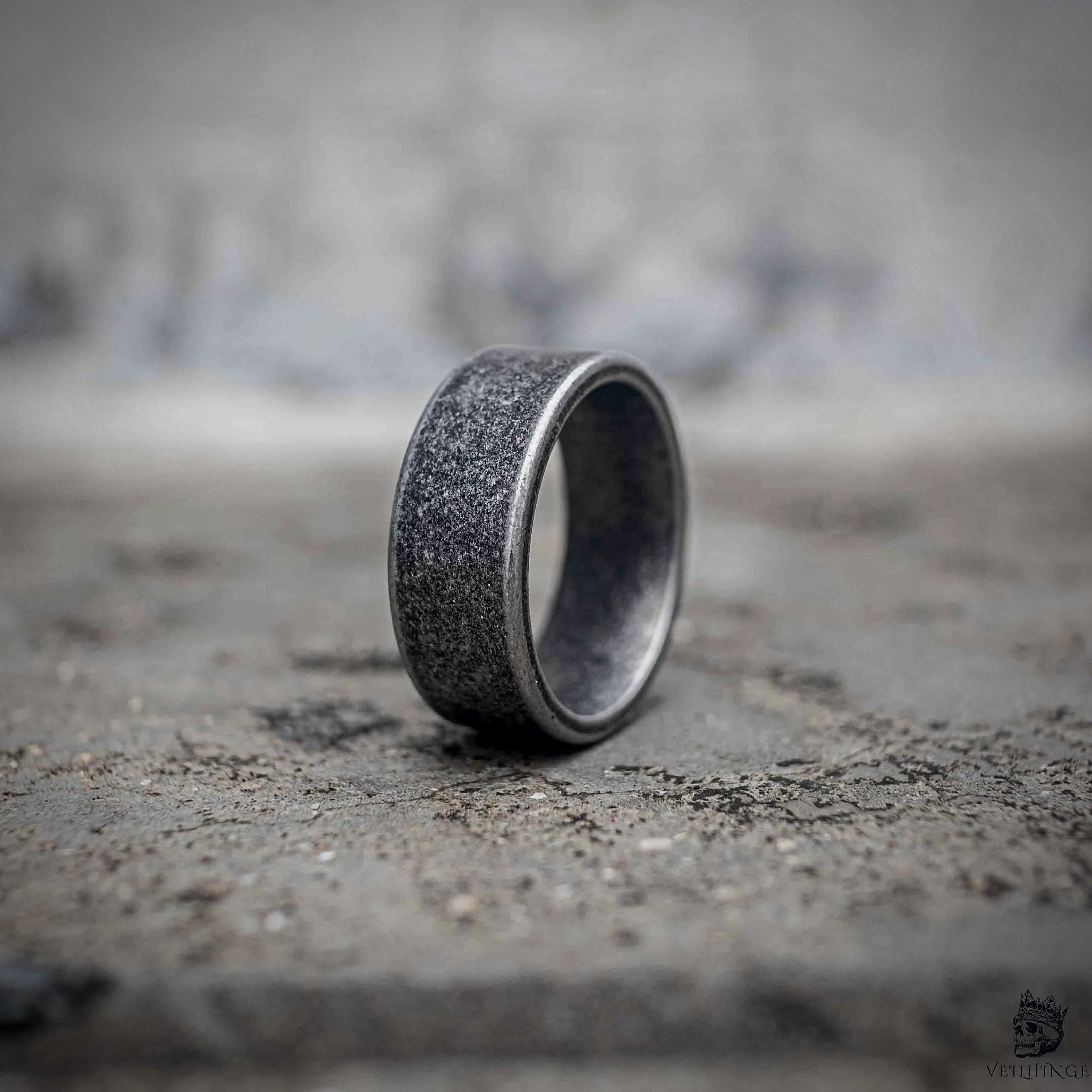 Oxidized antique silver smooth band ring on dark background — dark minimalist ring by Veilhinge