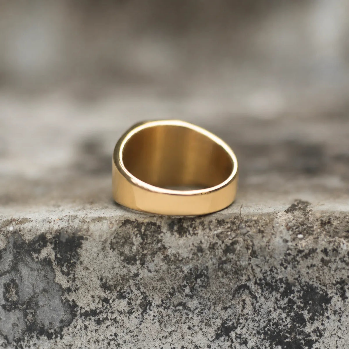 inlay-signet-ring-back.webp
Back view of the polished 18K gold-plated blue woven inlay signet ring