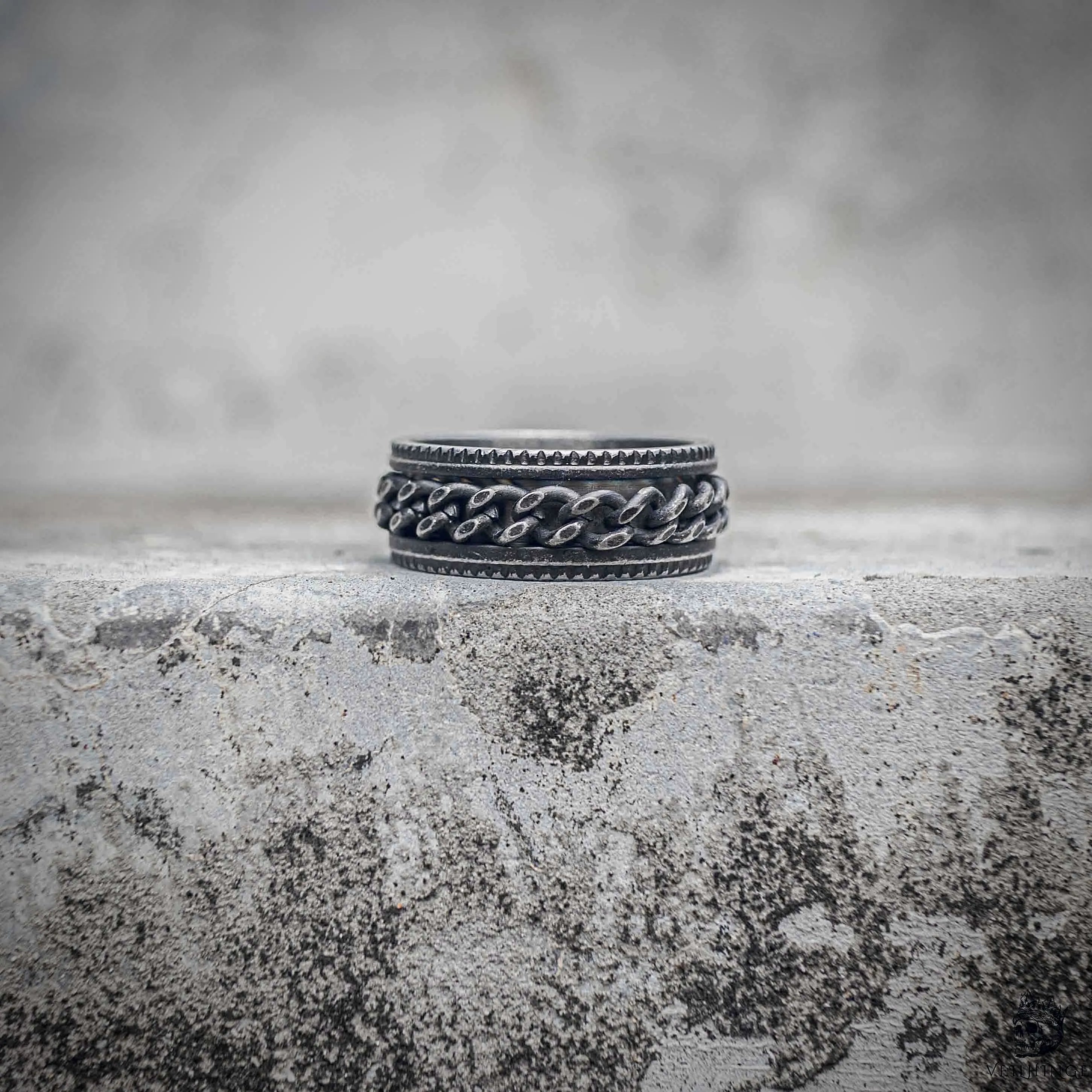 Cuban link chain band ring with oxidized antique silver finish and milgrain serrated border in stainless steel, gothic dark aesthetic biker ring by Veilhinge, front view