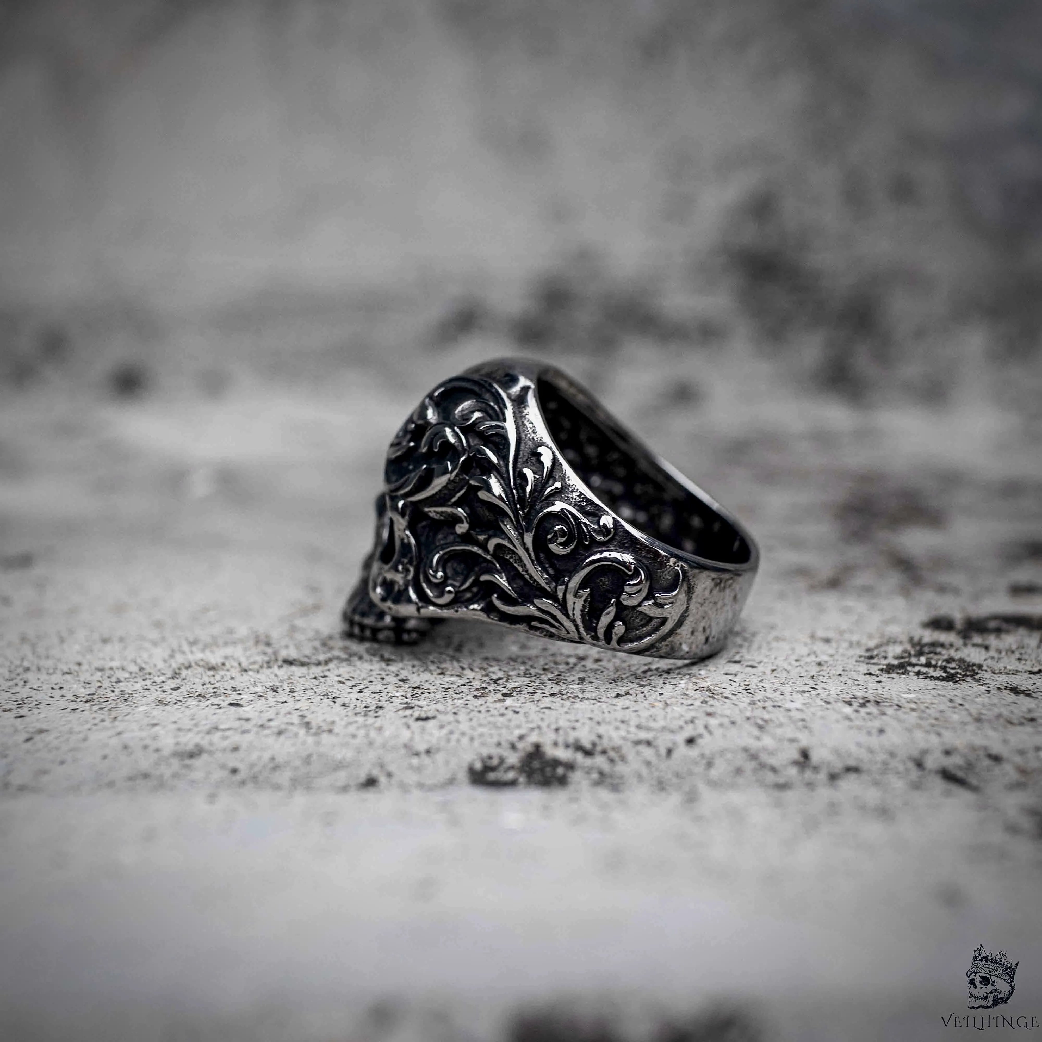Fleur-de-Lis Skull Ring – Gothic Engraved Oxidized Statement Ring Secondary image