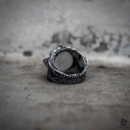 Dragon claw ring back view with black stone and reptile scale texture band, gothic dark aesthetic stainless steel ring by Veilhinge