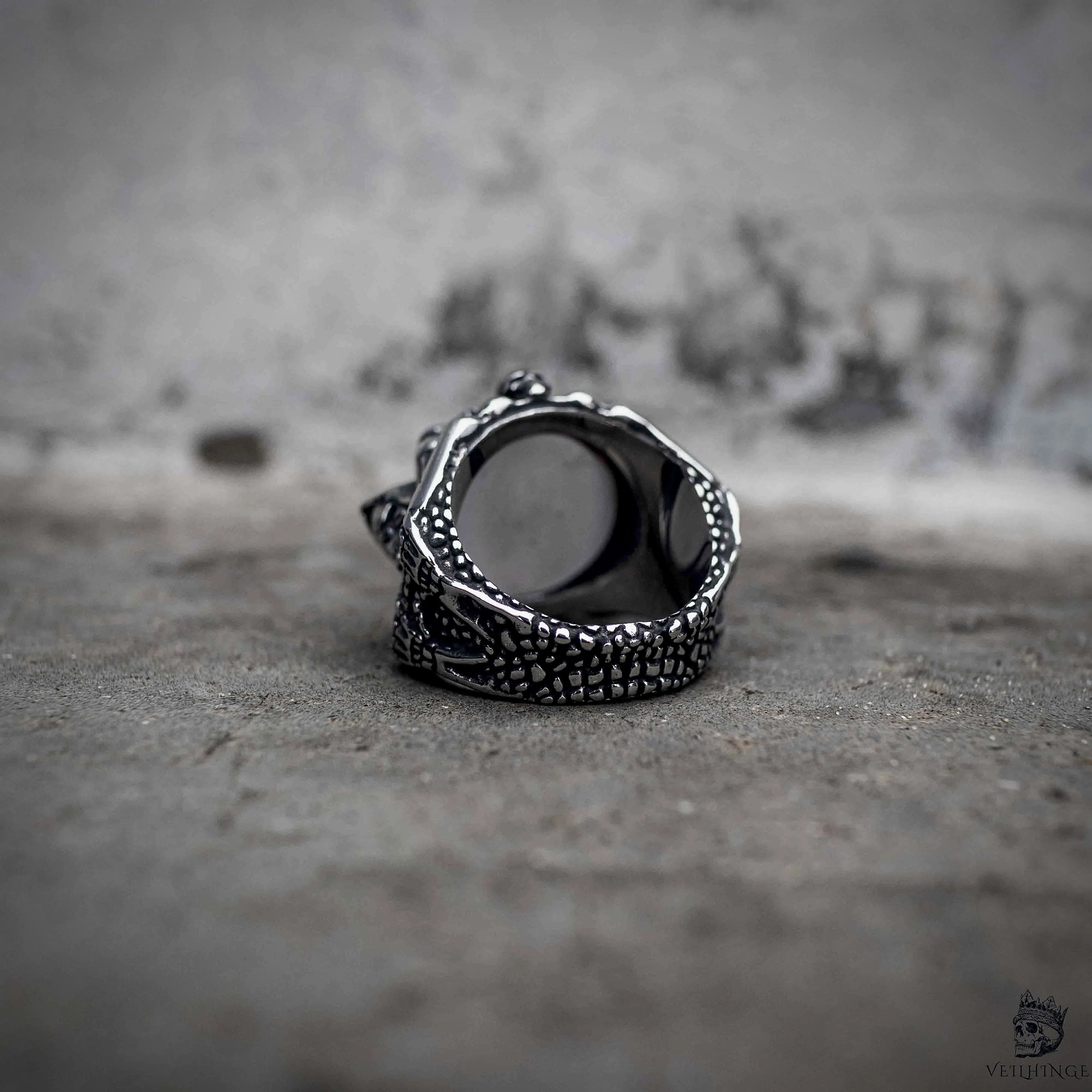 Dragon claw ring back view with black stone and reptile scale texture band, gothic dark aesthetic stainless steel ring by Veilhinge