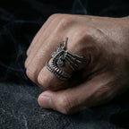 Strong grip pose showing the adjustable claws and tail of the Facehugger ring