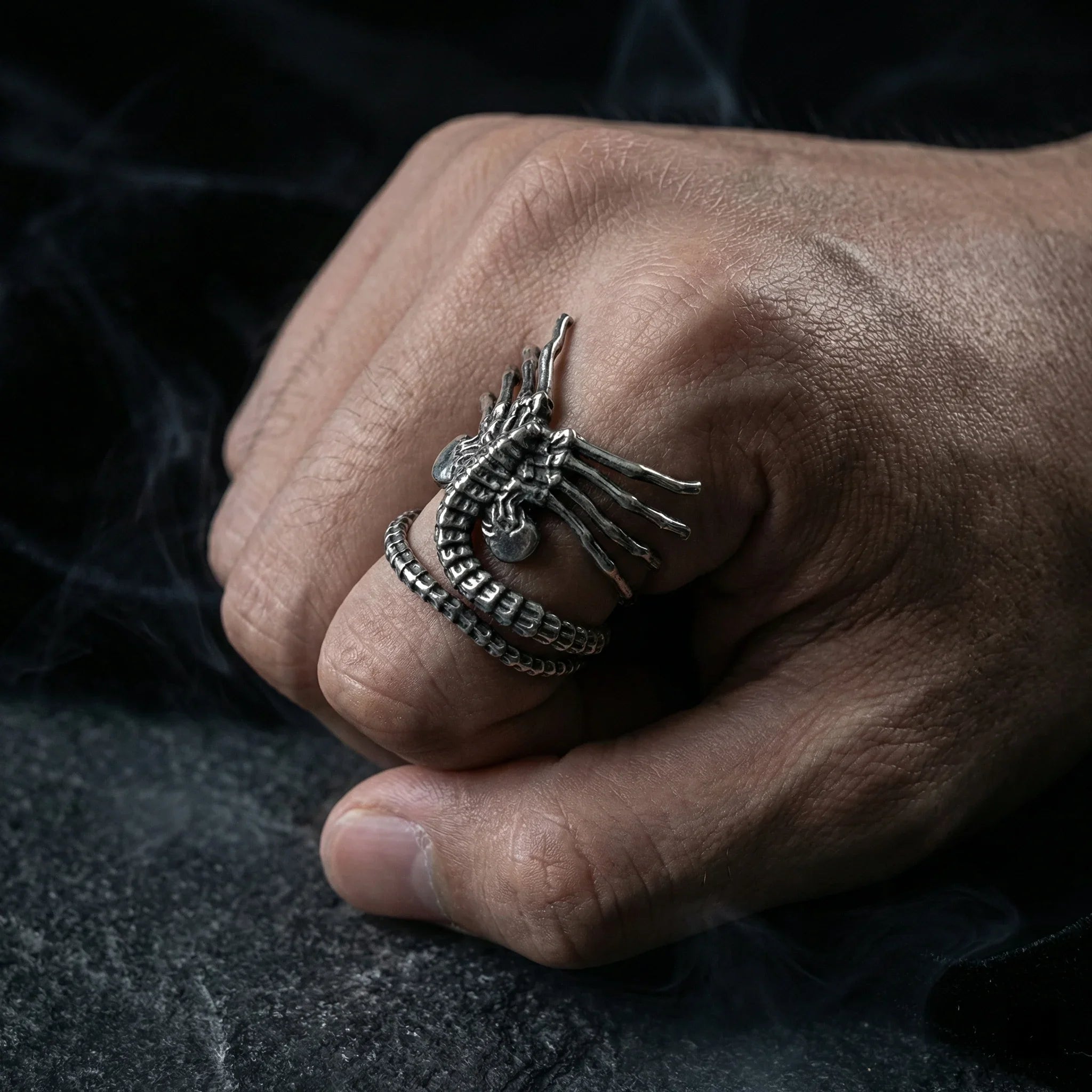 Strong grip pose showing the adjustable claws and tail of the Facehugger ring