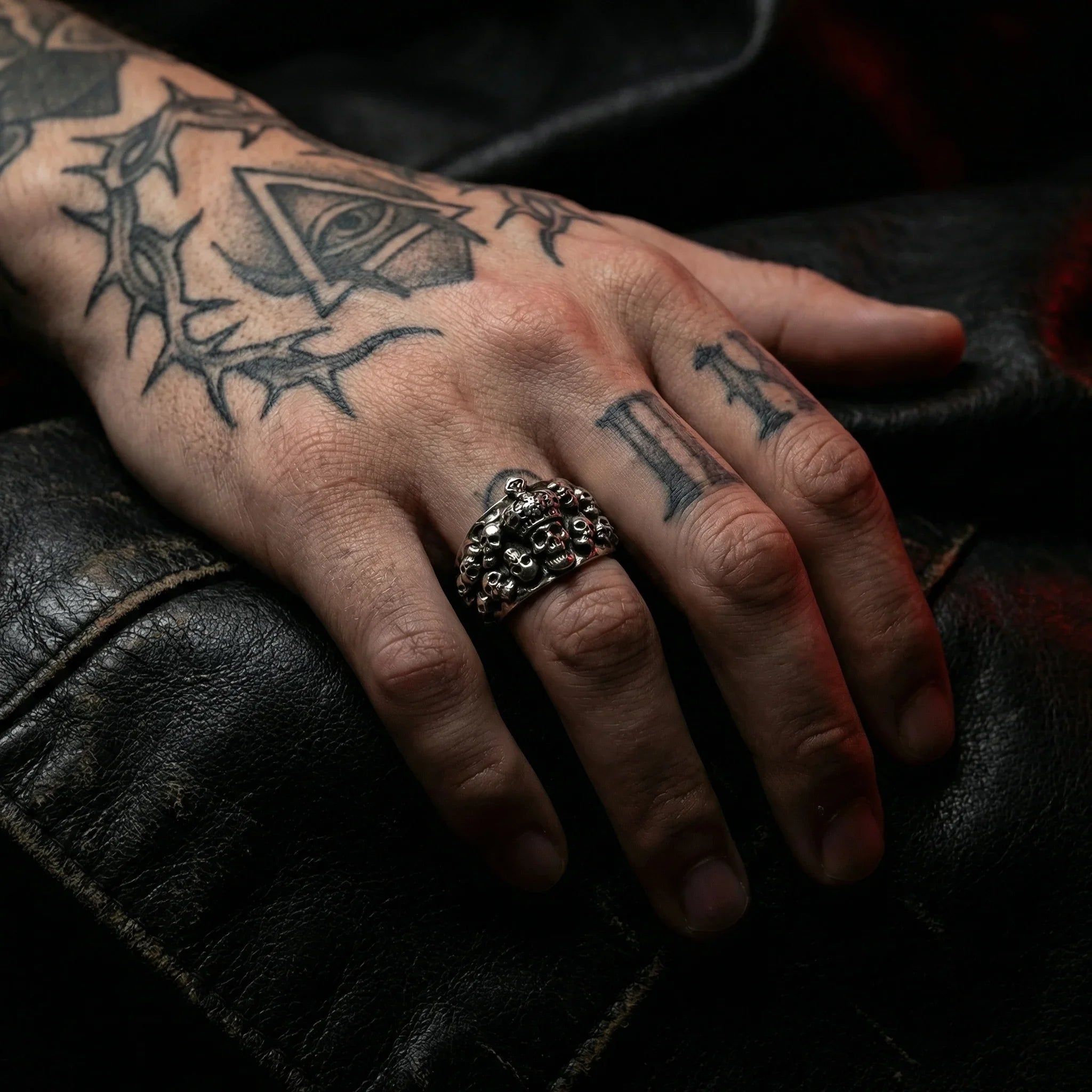 Skull Crown Ring – Adjustable Cluster Skull Band Imagen secundaria del producto