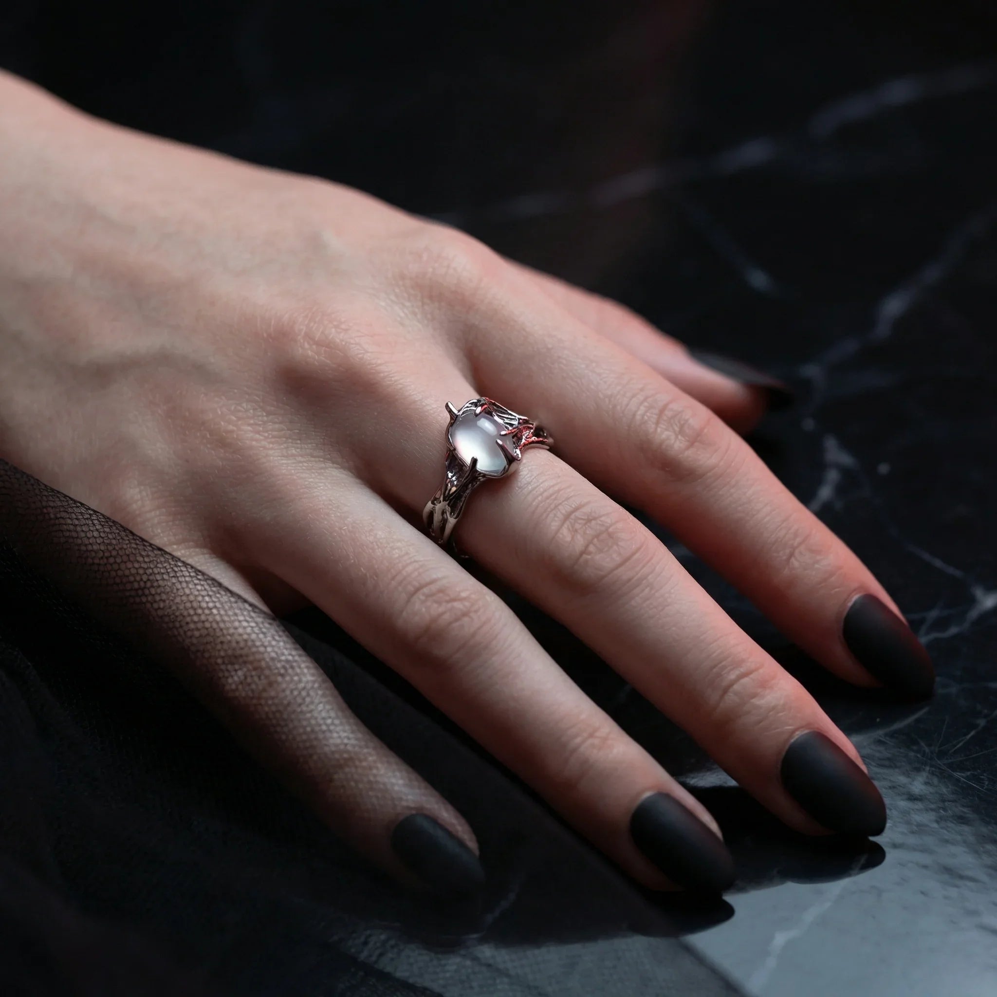 Moonstone Tentacle Ring Pair – Adjustable Organic Gothic Band Imagen secundaria del producto