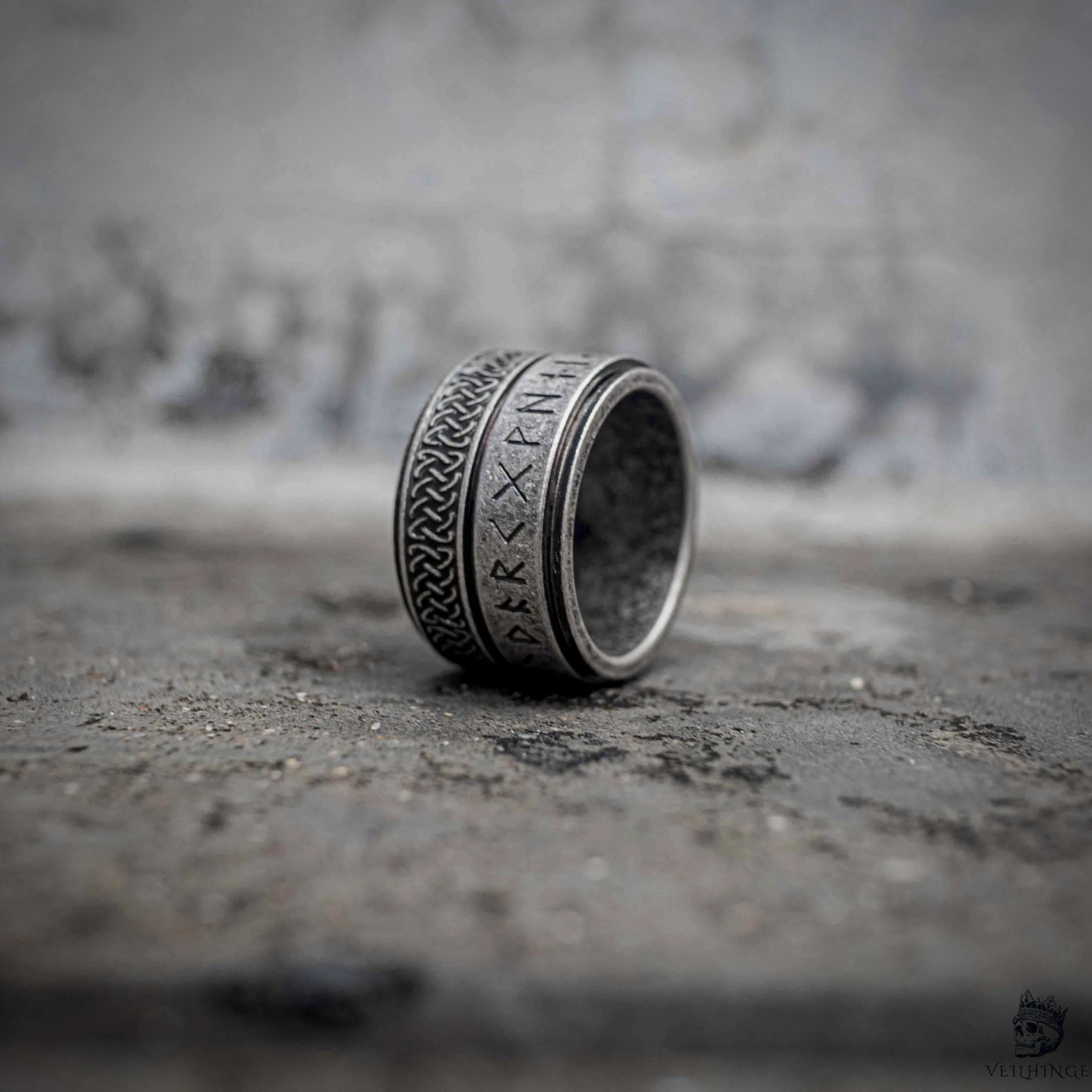 Norse rune spinner ring side view showing dual rotating band with Celtic braid and rune engraving on oxidized stainless steel, Viking dark aesthetic fidget ring by Veilhinge