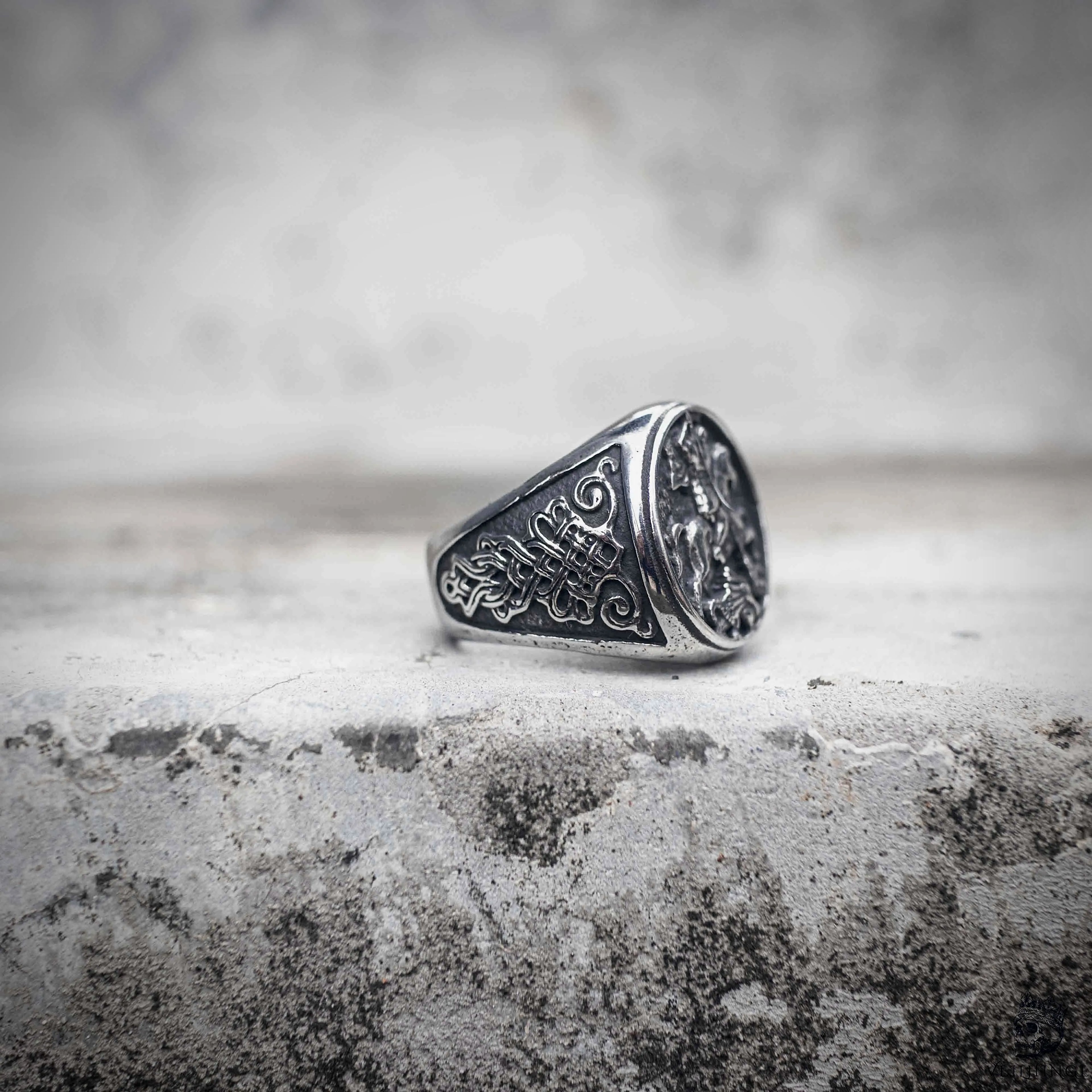 Saint George signet ring side view showing gothic cross and Celtic scroll engraving on band, oxidized antique silver medieval stainless steel ring by Veilhinge