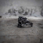 Skull crown ring with black stone and flame engraved band in oxidized antique silver, dark aesthetic stainless steel jewelry by Veilhinge, side view