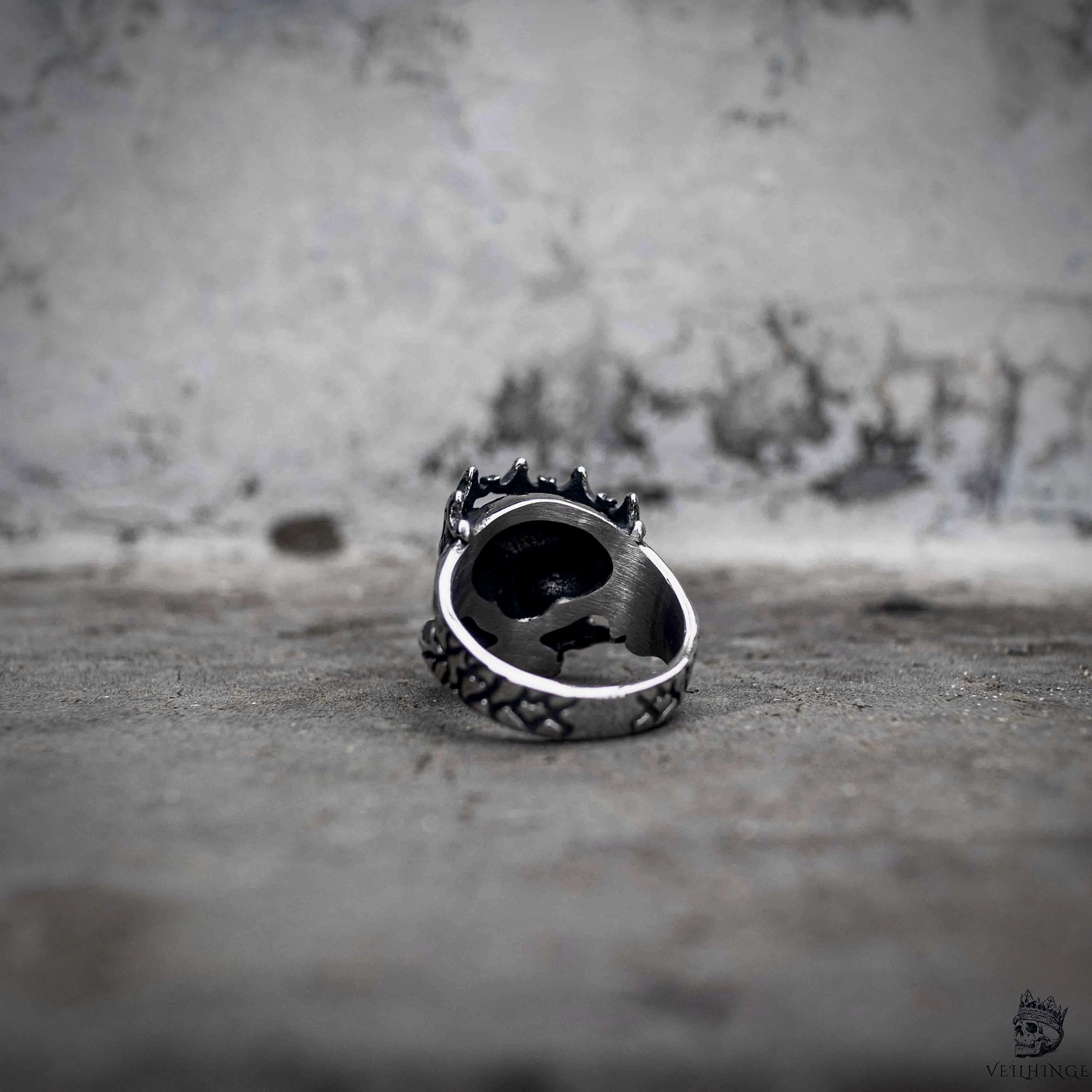 Skull crown ring interior view showing skull engraving inside band and gothic crown top, oxidized stainless steel dark aesthetic ring by Veilhinge