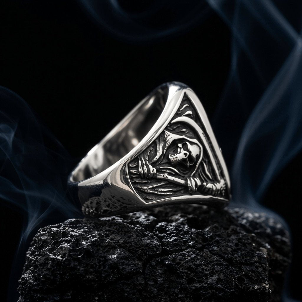 Grim Reaper Ring – Gothic Death Scythe Stainless Steel Signet Ring Imagen secundaria del producto