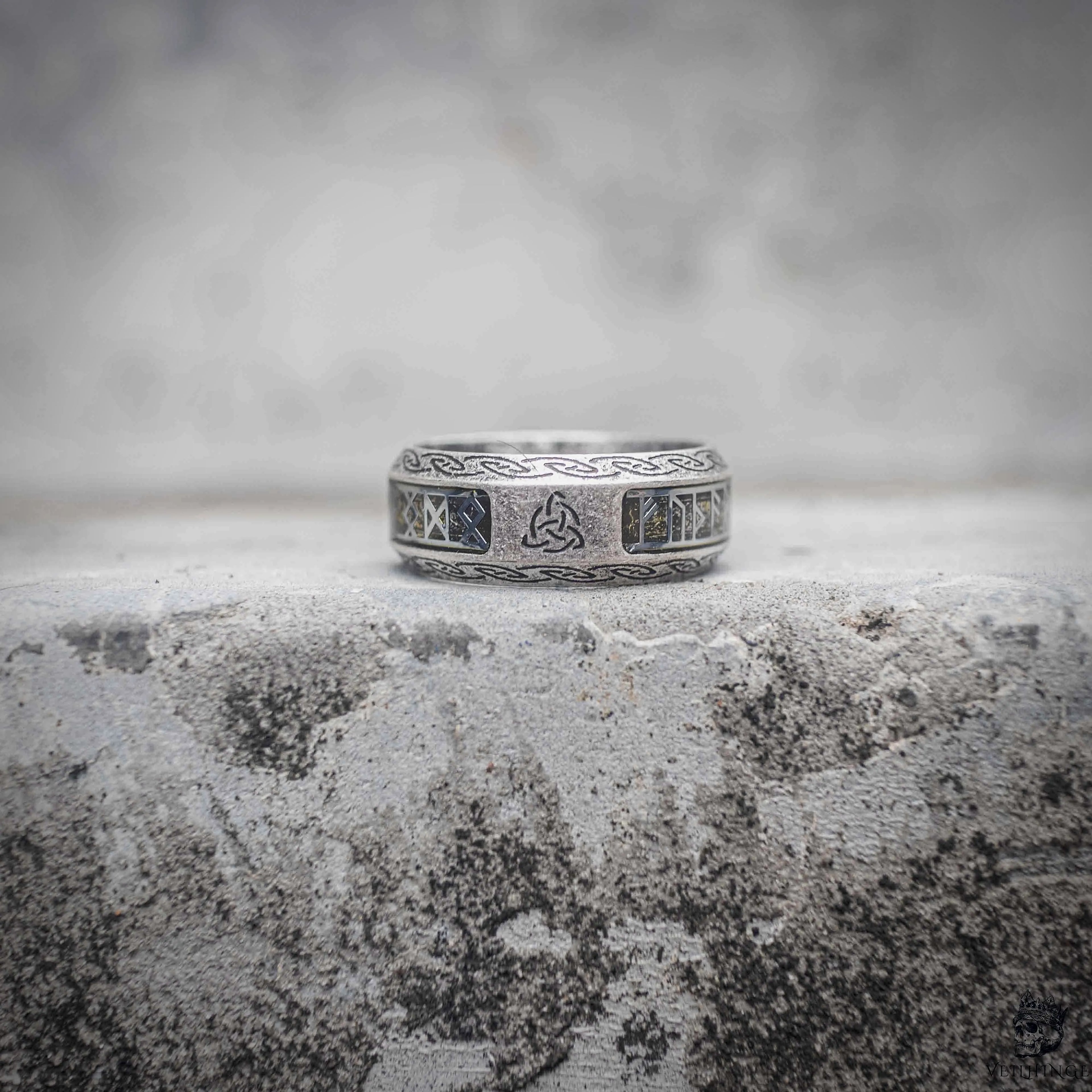 Viking rune ring with Triquetra symbol and Norse rune engraving, Celtic knot border band in polished stainless steel, dark aesthetic medieval ring by Veilhinge, front view